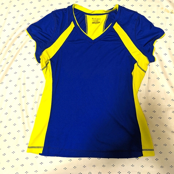 ๐ Bundle- athletic tops in great condition! ๐๐ฒ๐๏ธโโ๏ธ - Picture 3 of 12